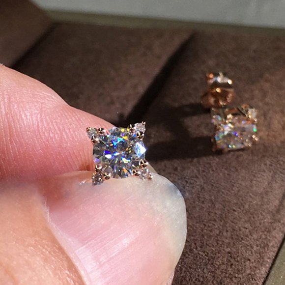 *NEW 18K 2.5 CT Solitaire Diamond Stud Earrings - Picture 4 of 6